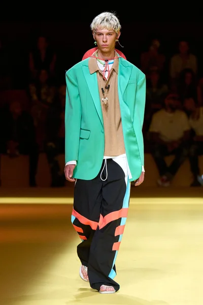 Look 44